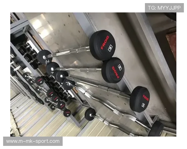 世界举重赛场“哐当巨响”，杠铃直接被他硬弯